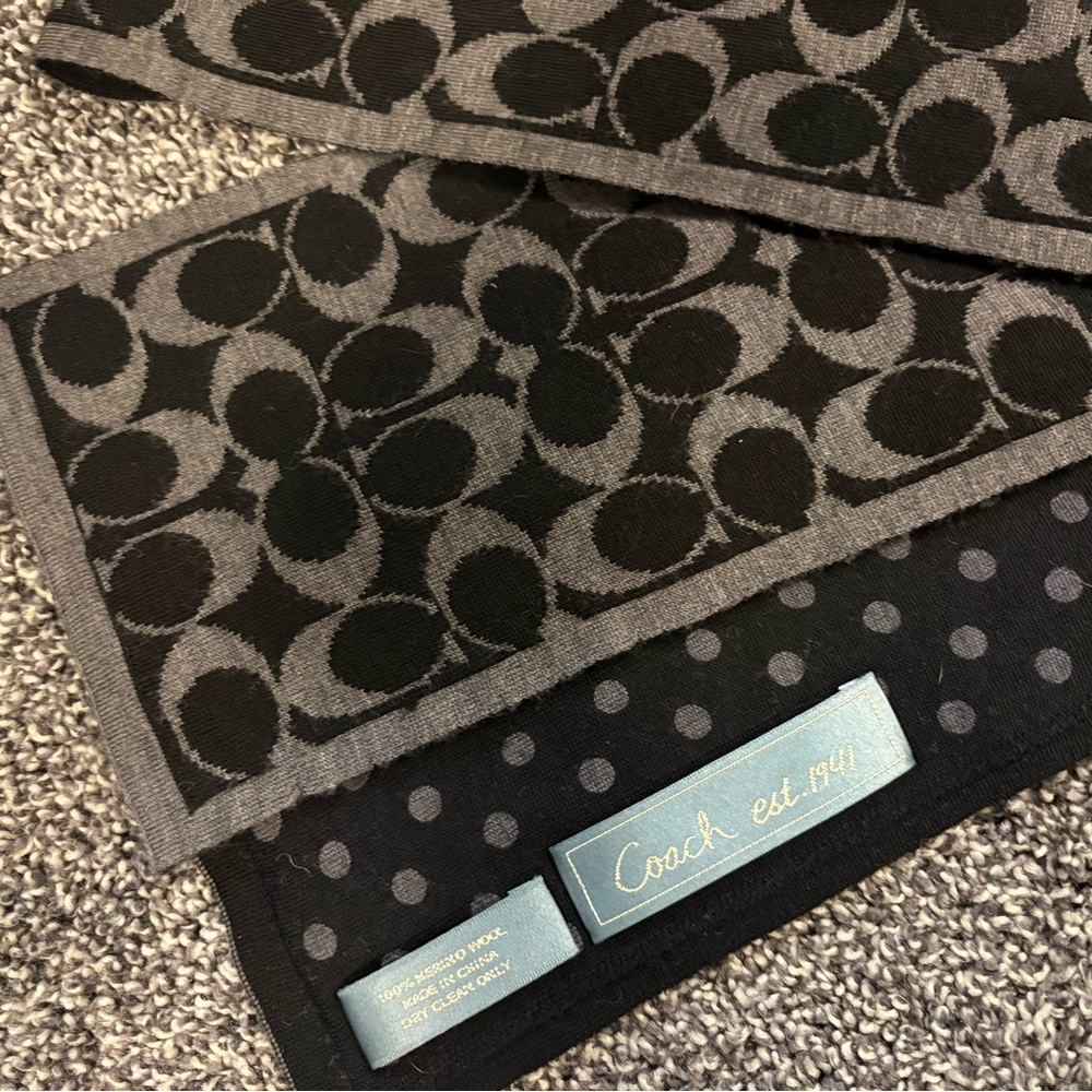 Coach wool Signature scarf - Picture 7 of 10